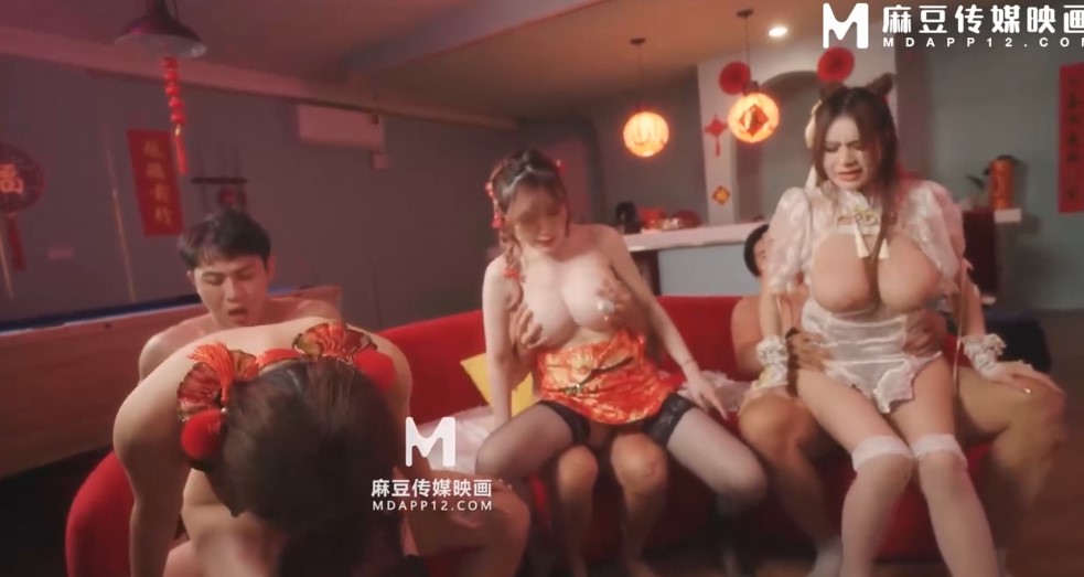 Đồng hồ ngưng đọng tập 2: Trụy lạc với ba em gái ngành